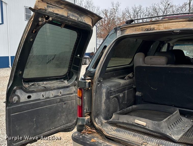 image for item ED2404 2001 Chevrolet Suburban 1500 SUV