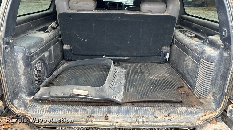 image for item ED2404 2001 Chevrolet Suburban 1500 SUV