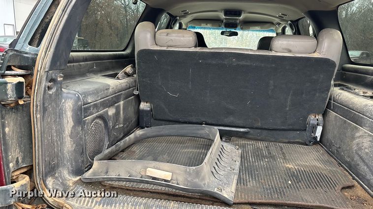 image for item ED2404 2001 Chevrolet Suburban 1500 SUV