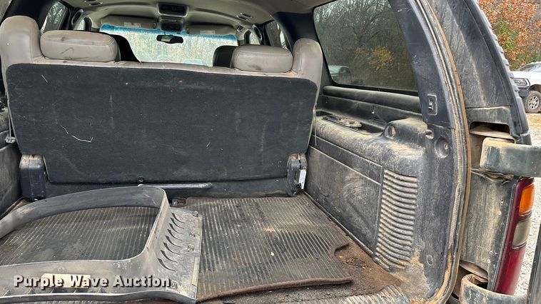 image for item ED2404 2001 Chevrolet Suburban 1500 SUV