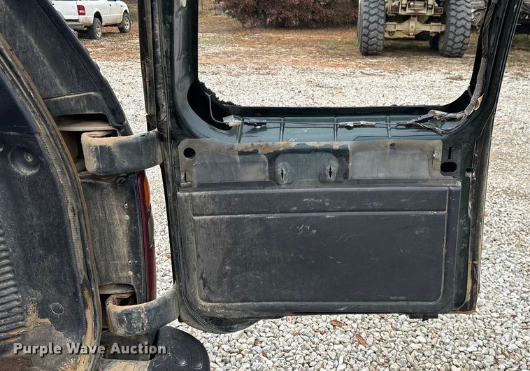 image for item ED2404 2001 Chevrolet Suburban 1500 SUV