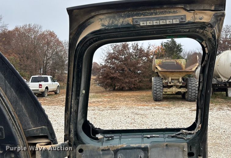 image for item ED2404 2001 Chevrolet Suburban 1500 SUV