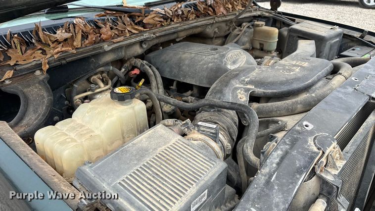 image for item ED2404 2001 Chevrolet Suburban 1500 SUV