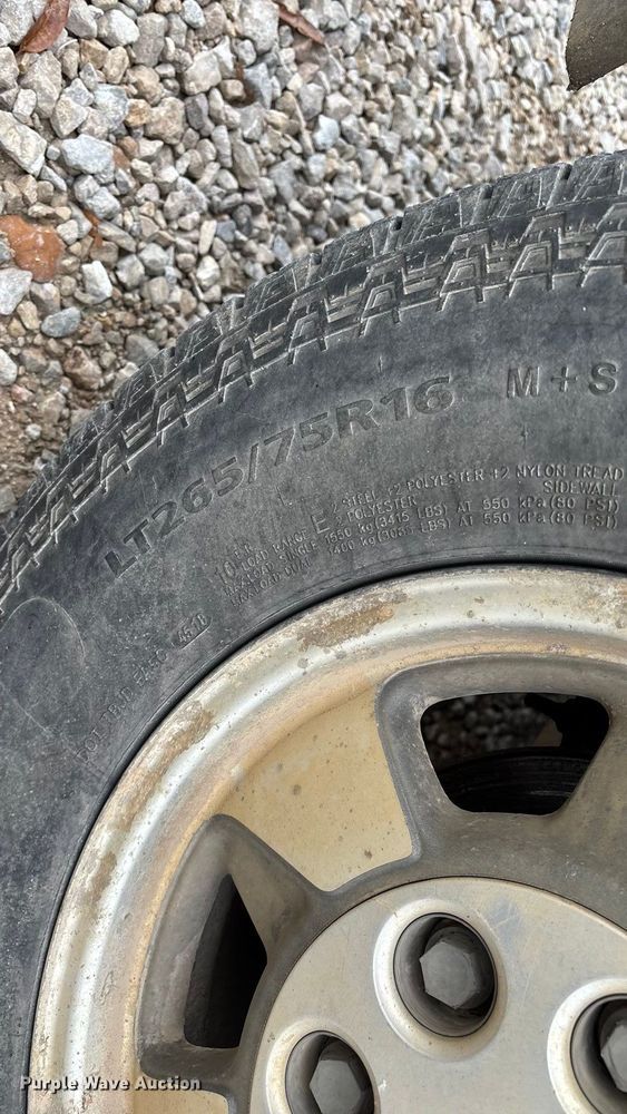 image for item ED2404 2001 Chevrolet Suburban 1500 SUV