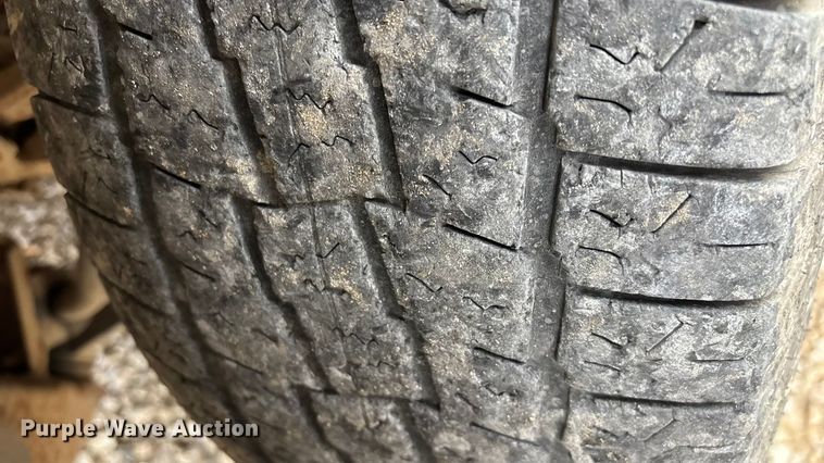 image for item ED2404 2001 Chevrolet Suburban 1500 SUV