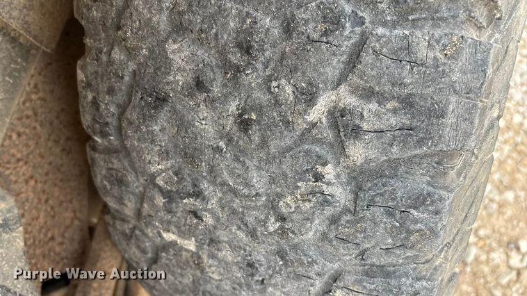 image for item ED2404 2001 Chevrolet Suburban 1500 SUV