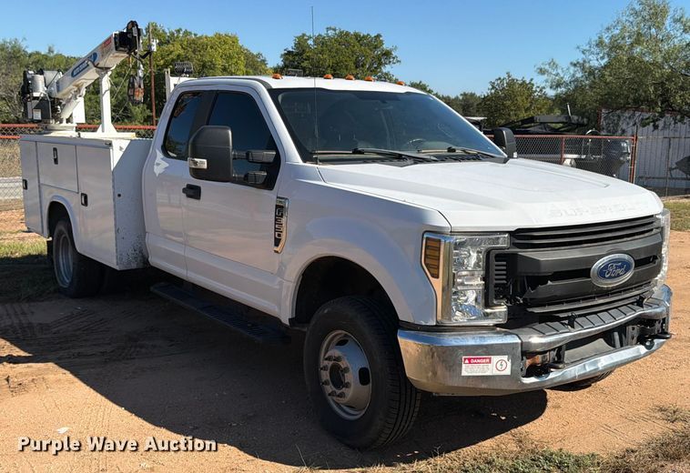 image for item ED5933 2019 Ford F350 Super Duty XL SuperCab utility bed pickup truck