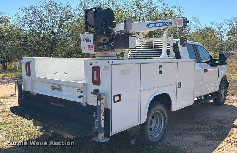 image for item ED5933 2019 Ford F350 Super Duty XL SuperCab utility bed pickup truck