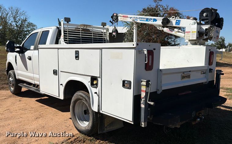 image for item ED5933 2019 Ford F350 Super Duty XL SuperCab utility bed pickup truck