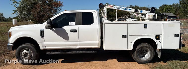 image for item ED5933 2019 Ford F350 Super Duty XL SuperCab utility bed pickup truck