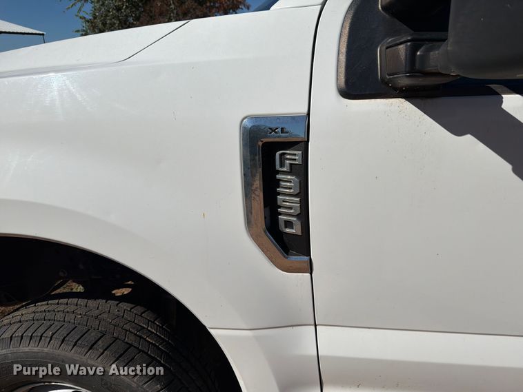 image for item ED5933 2019 Ford F350 Super Duty XL SuperCab utility bed pickup truck