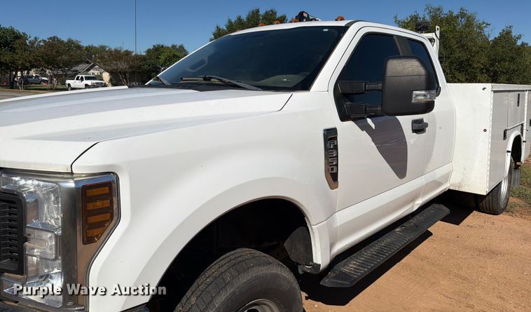 image for item ED5933 2019 Ford F350 Super Duty XL SuperCab utility bed pickup truck