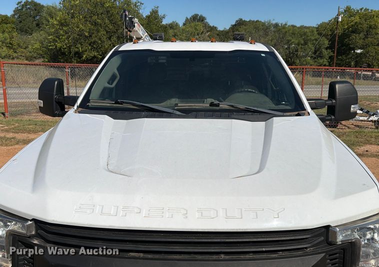 image for item ED5933 2019 Ford F350 Super Duty XL SuperCab utility bed pickup truck