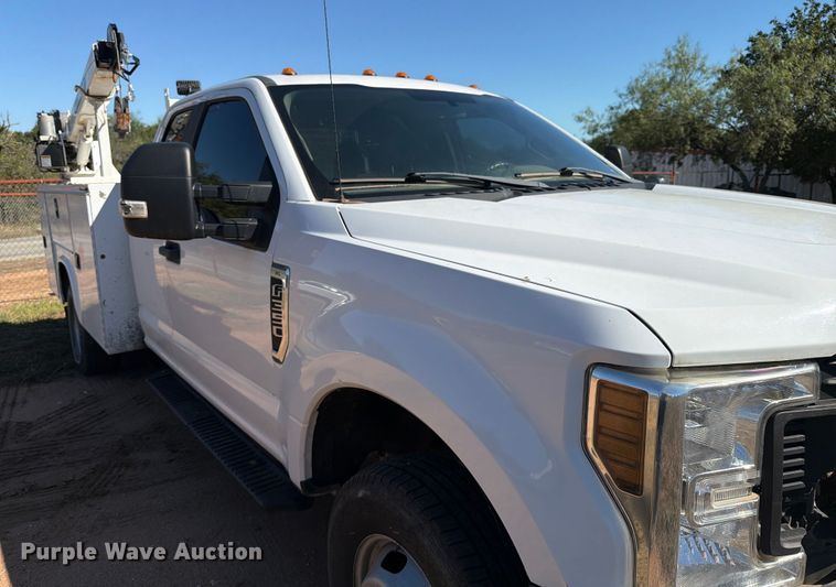 image for item ED5933 2019 Ford F350 Super Duty XL SuperCab utility bed pickup truck