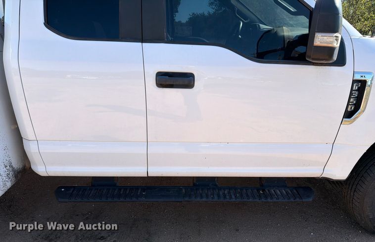 image for item ED5933 2019 Ford F350 Super Duty XL SuperCab utility bed pickup truck