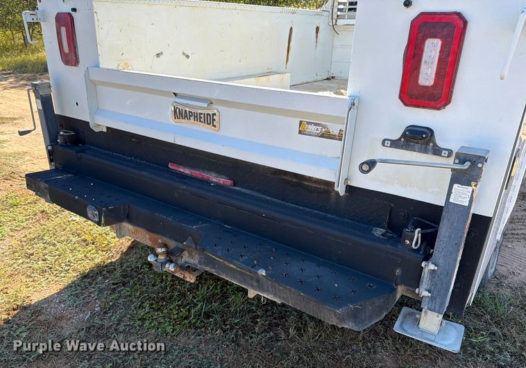 image for item ED5933 2019 Ford F350 Super Duty XL SuperCab utility bed pickup truck