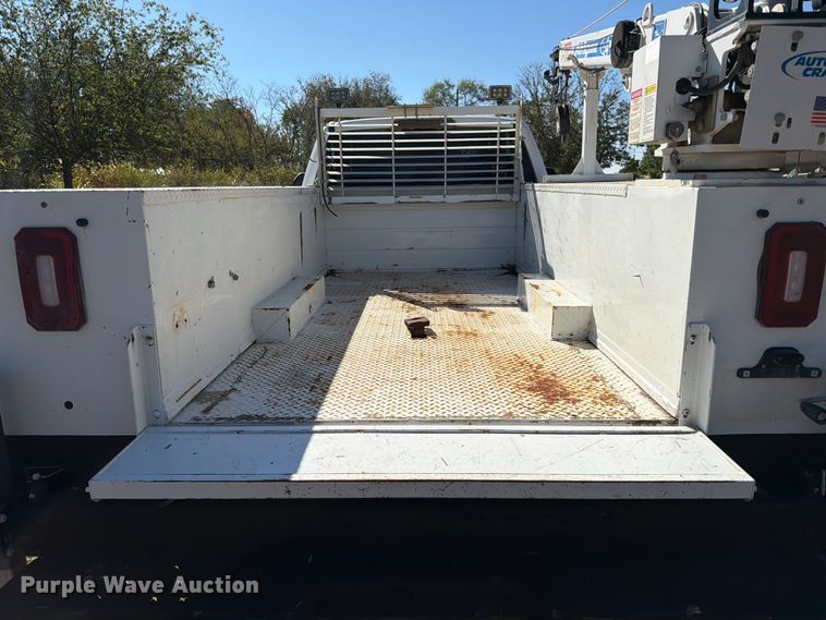 image for item ED5933 2019 Ford F350 Super Duty XL SuperCab utility bed pickup truck