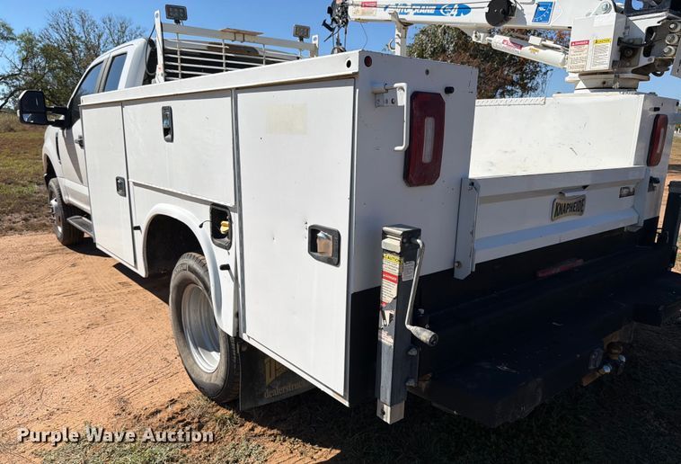 image for item ED5933 2019 Ford F350 Super Duty XL SuperCab utility bed pickup truck