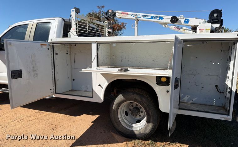 image for item ED5933 2019 Ford F350 Super Duty XL SuperCab utility bed pickup truck