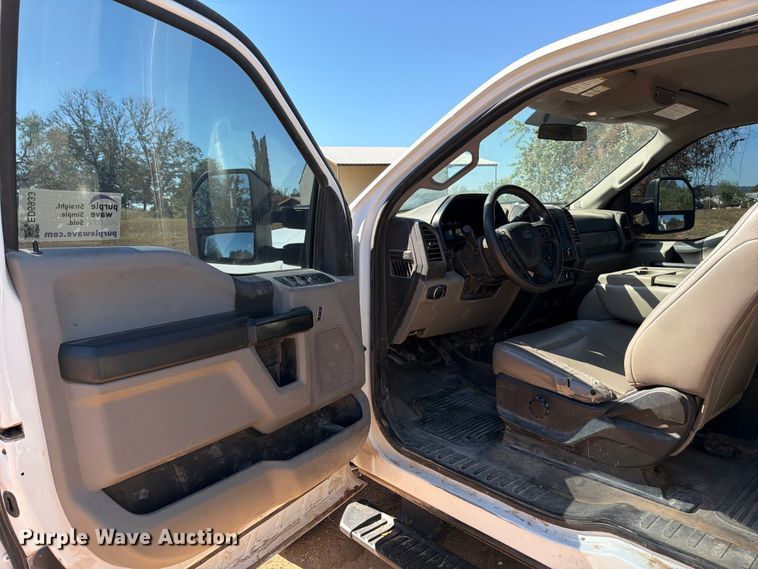 image for item ED5933 2019 Ford F350 Super Duty XL SuperCab utility bed pickup truck