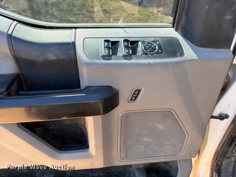 image for item ED5933 2019 Ford F350 Super Duty XL SuperCab utility bed pickup truck