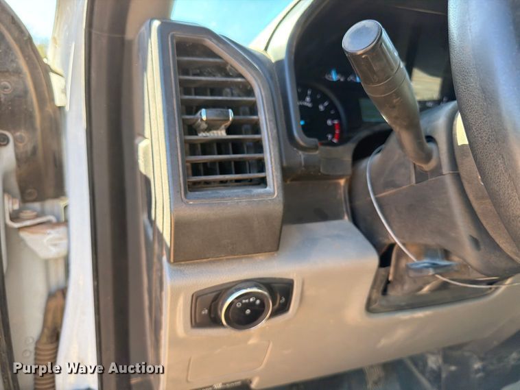 image for item ED5933 2019 Ford F350 Super Duty XL SuperCab utility bed pickup truck