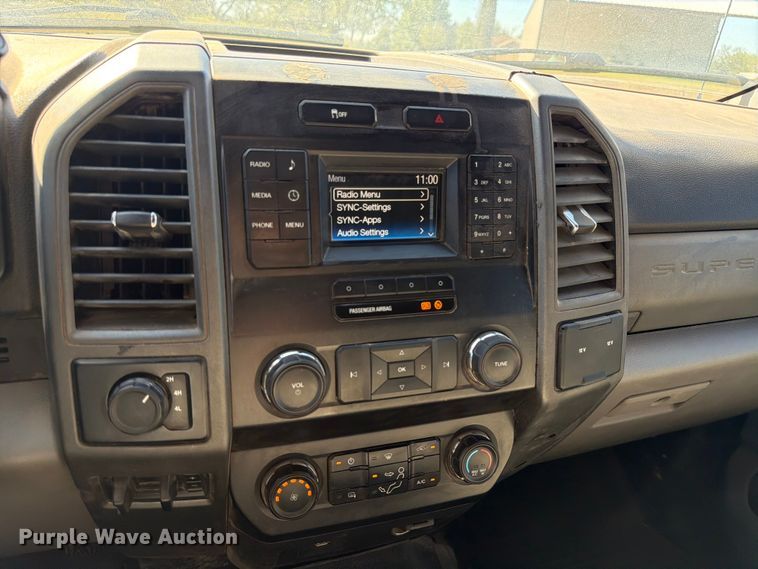 image for item ED5933 2019 Ford F350 Super Duty XL SuperCab utility bed pickup truck