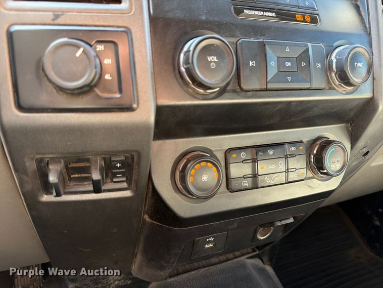 image for item ED5933 2019 Ford F350 Super Duty XL SuperCab utility bed pickup truck