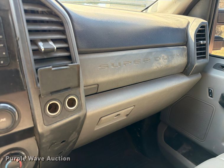 image for item ED5933 2019 Ford F350 Super Duty XL SuperCab utility bed pickup truck