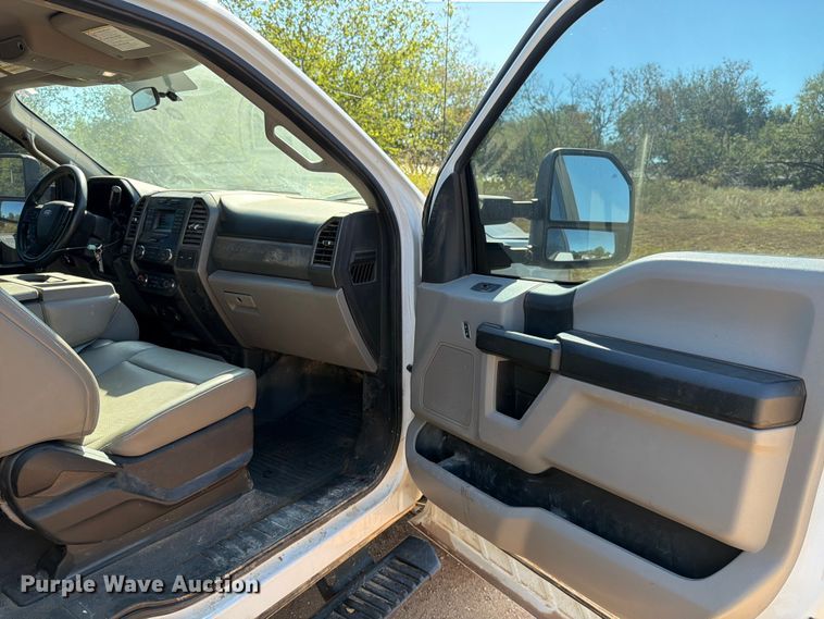 image for item ED5933 2019 Ford F350 Super Duty XL SuperCab utility bed pickup truck