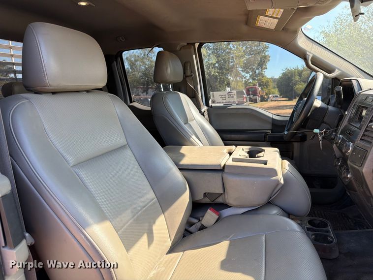 image for item ED5933 2019 Ford F350 Super Duty XL SuperCab utility bed pickup truck