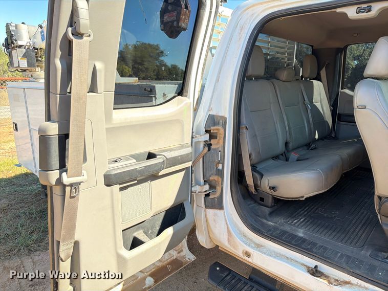 image for item ED5933 2019 Ford F350 Super Duty XL SuperCab utility bed pickup truck