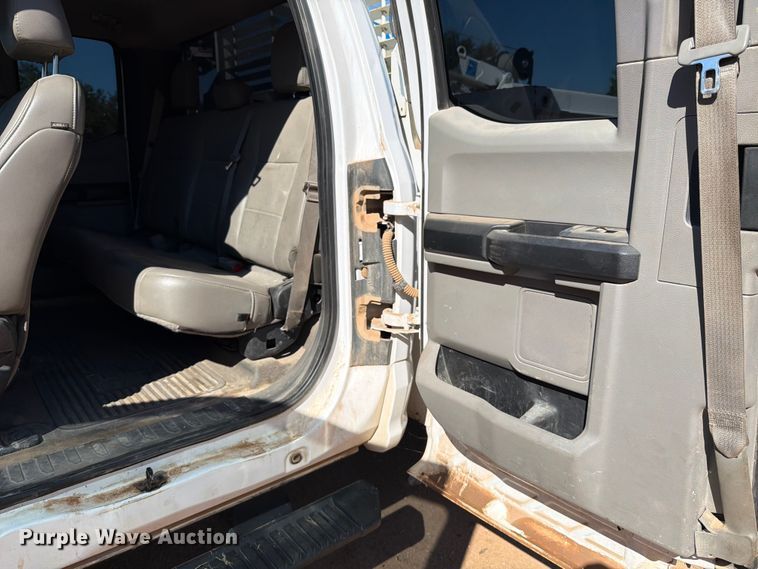 image for item ED5933 2019 Ford F350 Super Duty XL SuperCab utility bed pickup truck