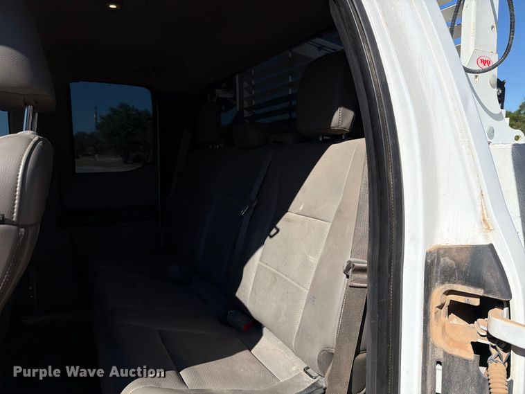 image for item ED5933 2019 Ford F350 Super Duty XL SuperCab utility bed pickup truck