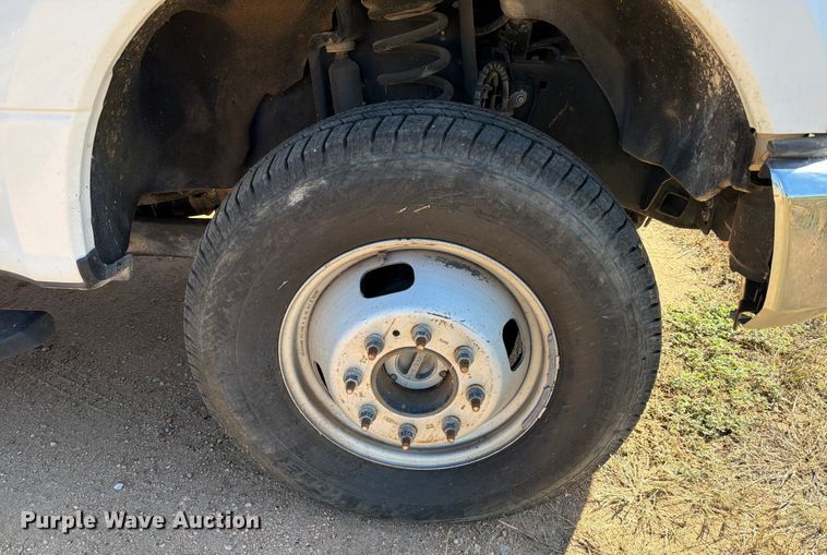 image for item ED5933 2019 Ford F350 Super Duty XL SuperCab utility bed pickup truck