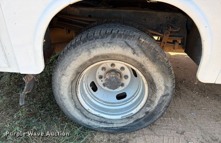 image for item ED5933 2019 Ford F350 Super Duty XL SuperCab utility bed pickup truck