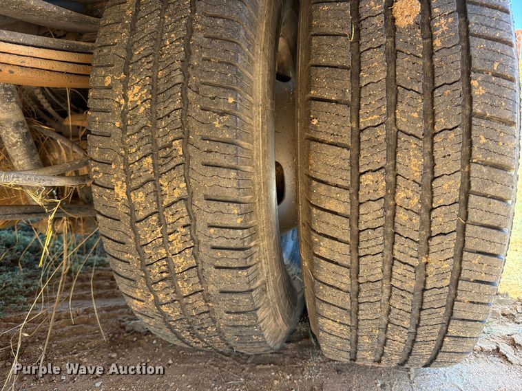 image for item ED5933 2019 Ford F350 Super Duty XL SuperCab utility bed pickup truck