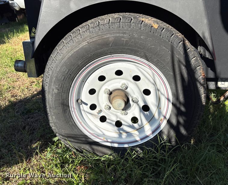 image for item EE1378 2021 Light Boy Co. GBX25BK light plant