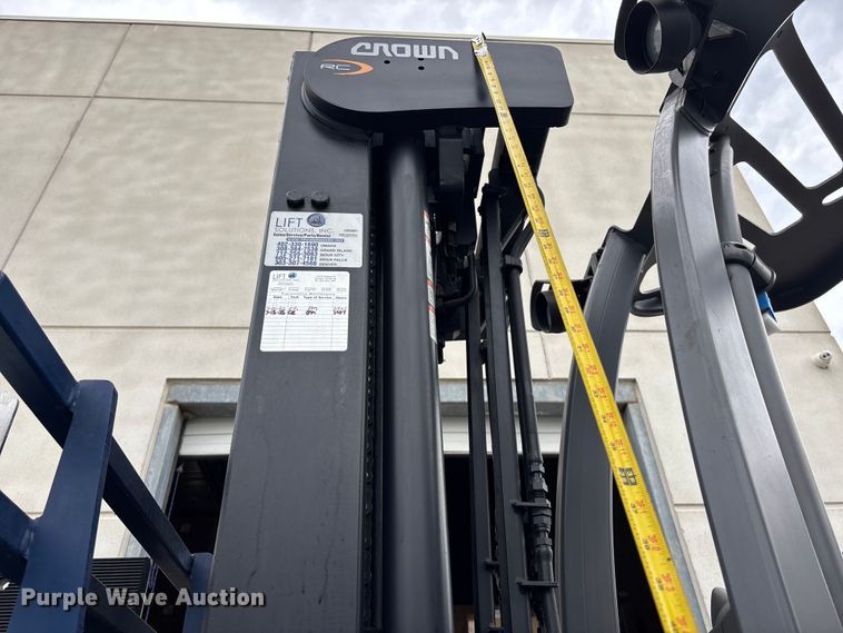 image for item EE4156 2017 Crown RC5515-30 forklift