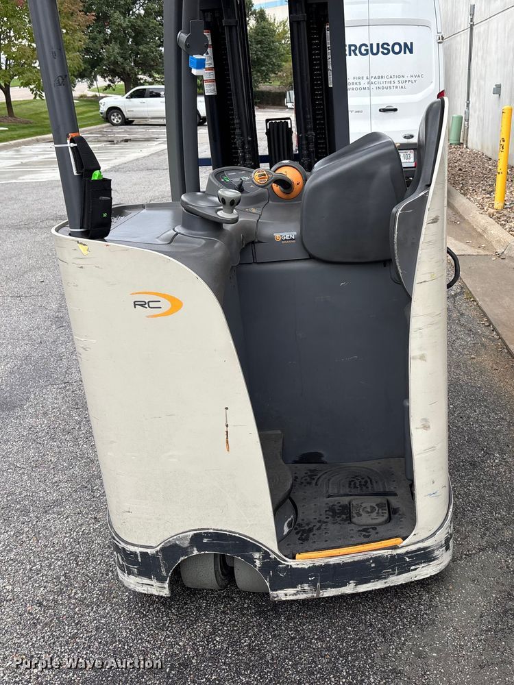 image for item EE4156 2017 Crown RC5515-30 forklift