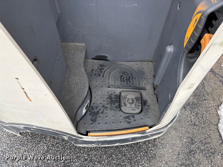 image for item EE4156 2017 Crown RC5515-30 forklift