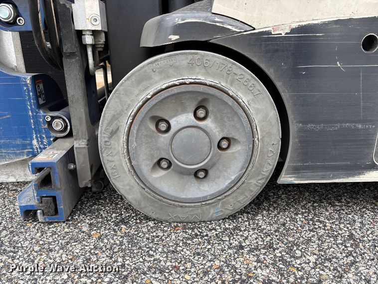 image for item EE4156 2017 Crown RC5515-30 forklift