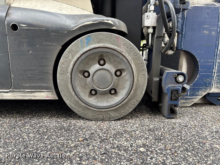 image for item EE4156 2017 Crown RC5515-30 forklift