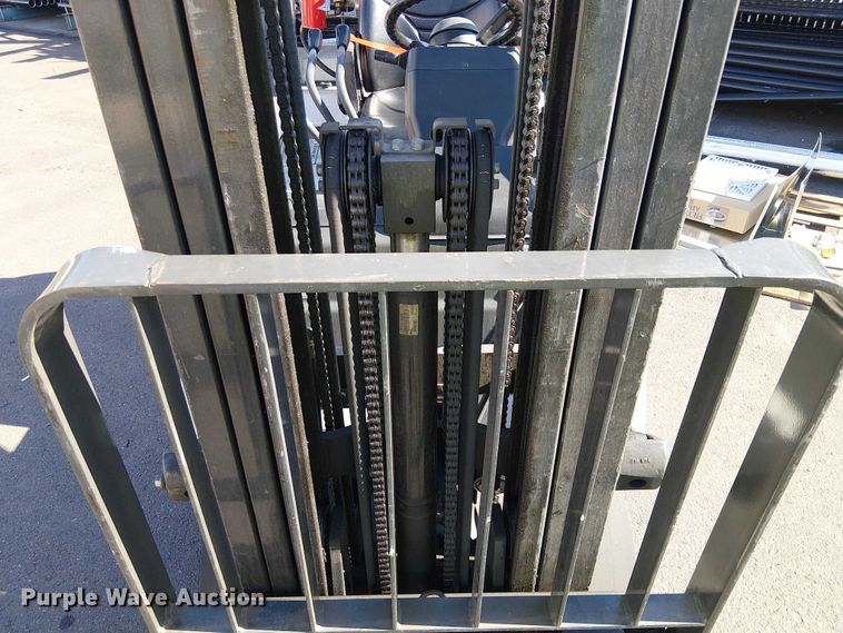 image for item EE4988 2017 UniCarriers CFS40 forklift