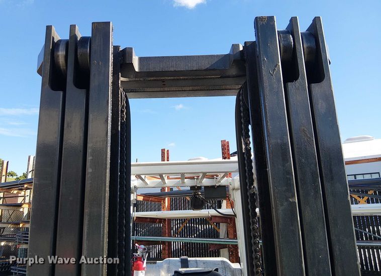 image for item EE4988 2017 UniCarriers CFS40 forklift