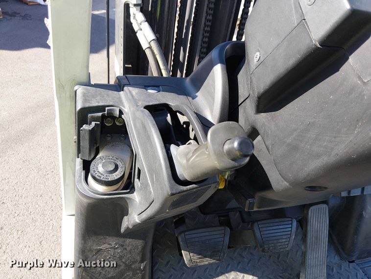 image for item EE4988 2017 UniCarriers CFS40 forklift