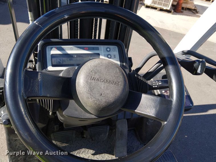 image for item EE4988 2017 UniCarriers CFS40 forklift