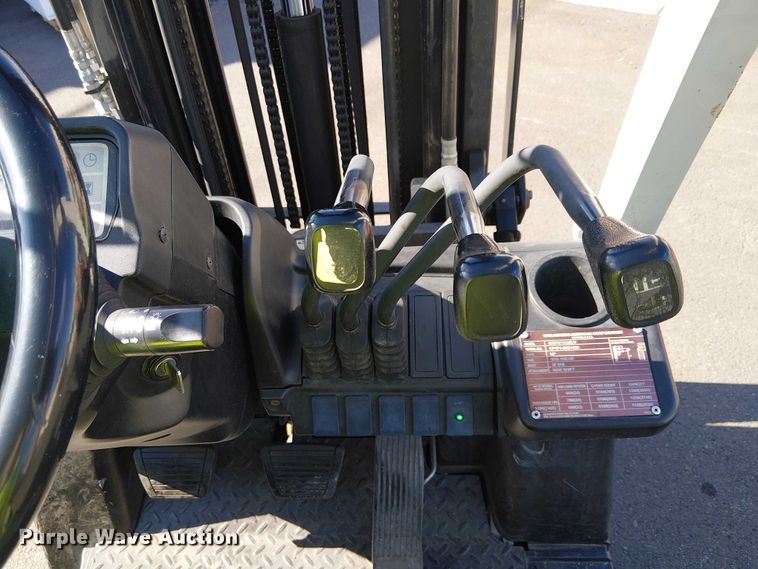 image for item EE4988 2017 UniCarriers CFS40 forklift