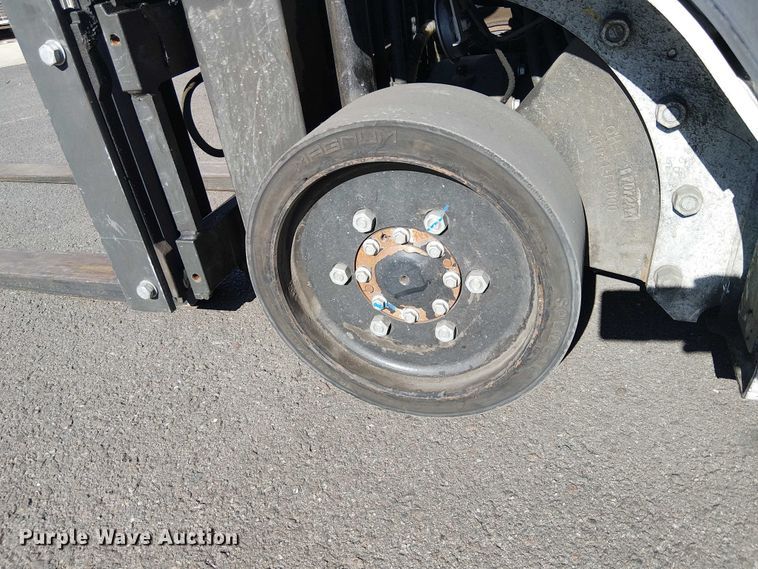 image for item EE4988 2017 UniCarriers CFS40 forklift