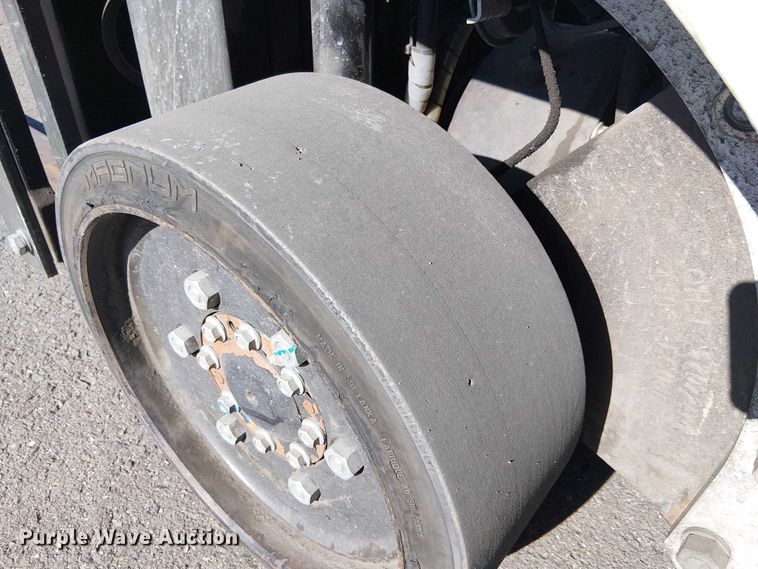 image for item EE4988 2017 UniCarriers CFS40 forklift